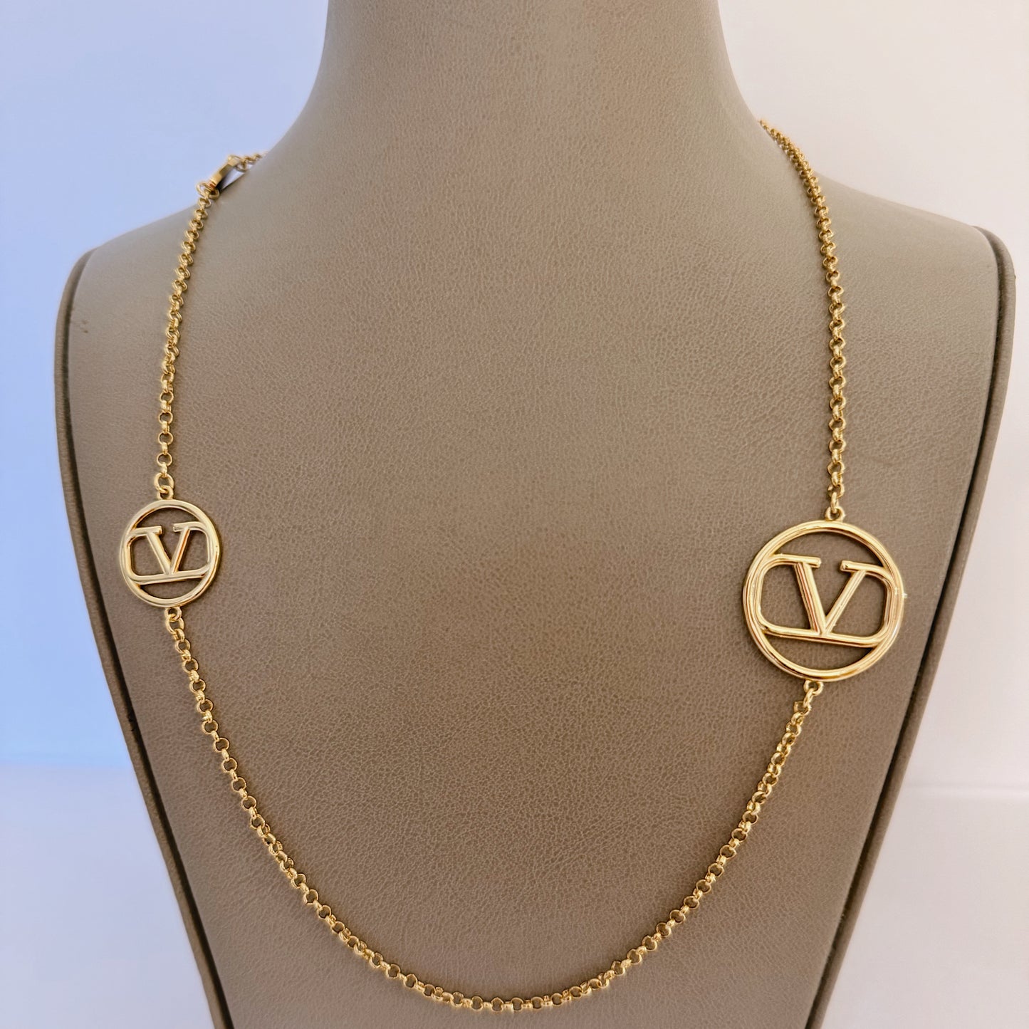 V gold necklace - MARO JEWELRY