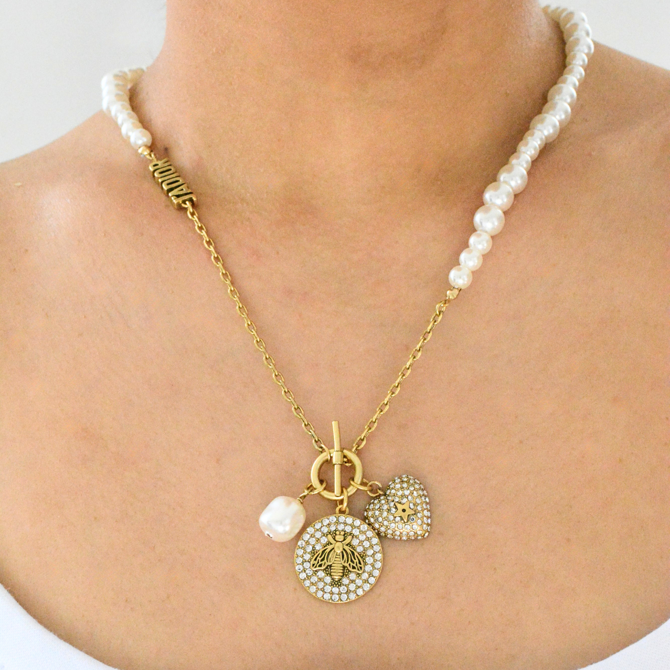 Collar con dijes vintage