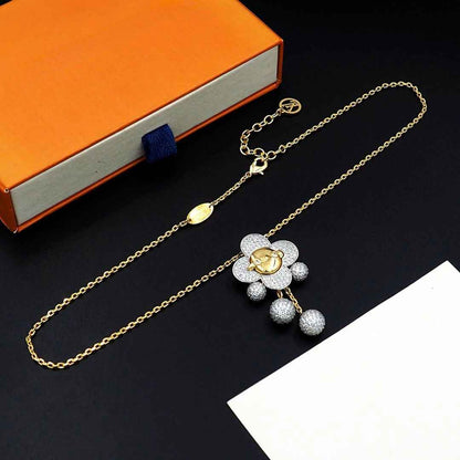 Vivi Necklace