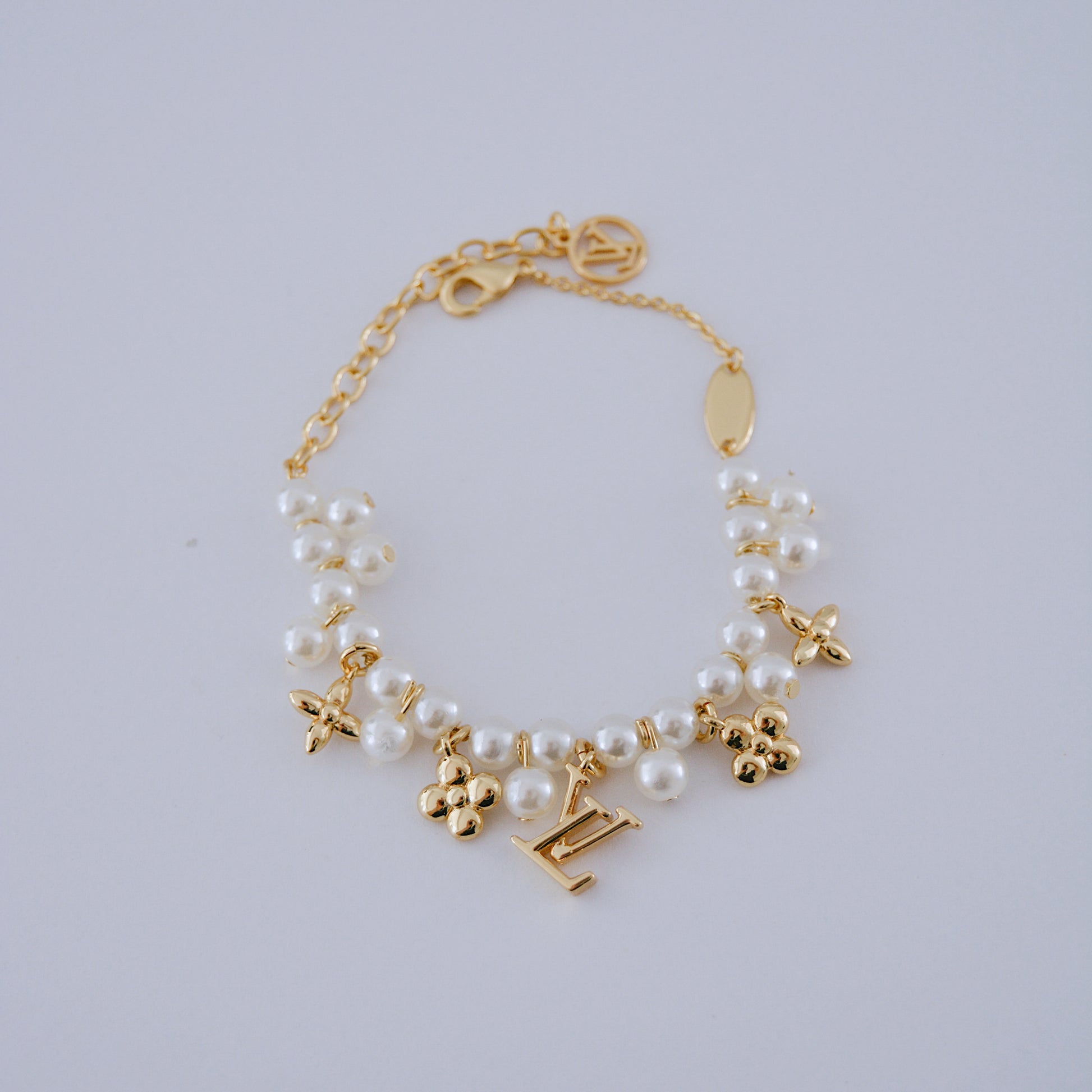 PEARLS & MINI CHARMS BRACELET - MARO JEWELRY