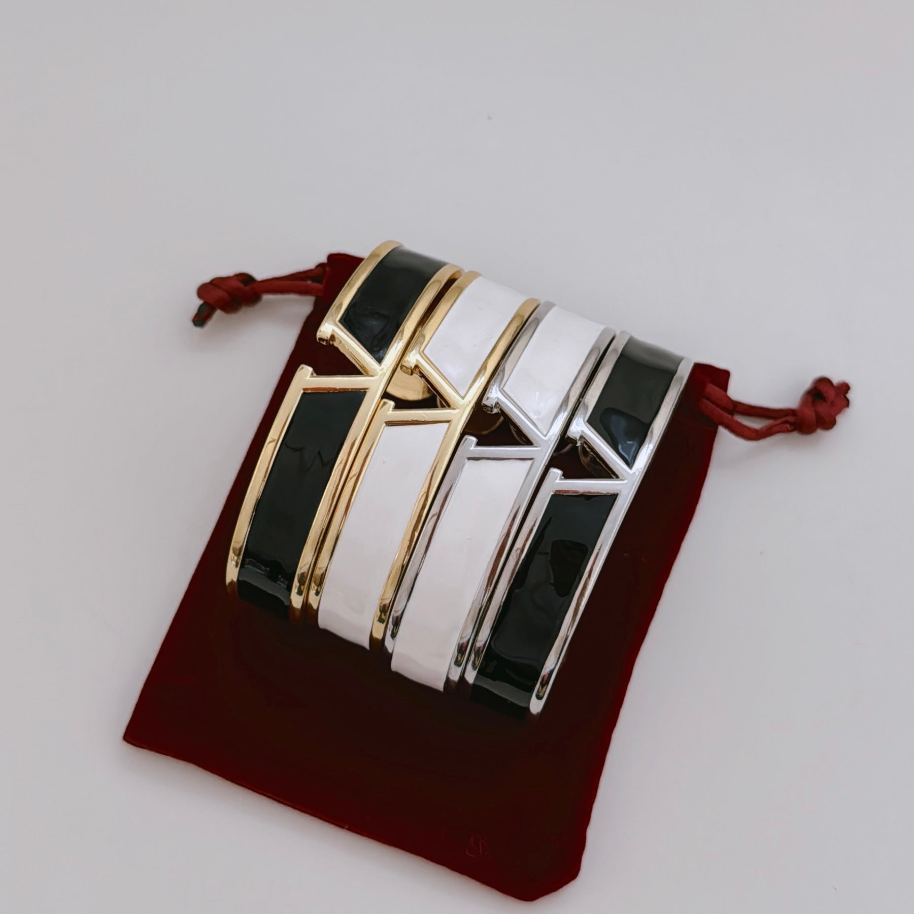 V BANGLE BRACELET - MARO JEWELRY