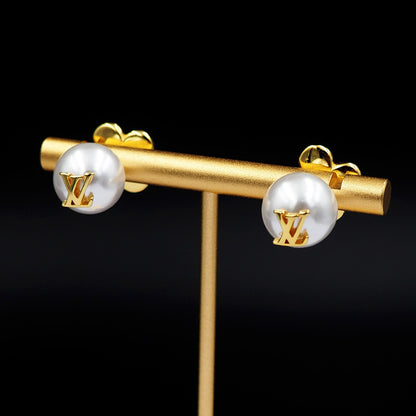 Blossom Pearl Earring product detail by MARO Jewelry