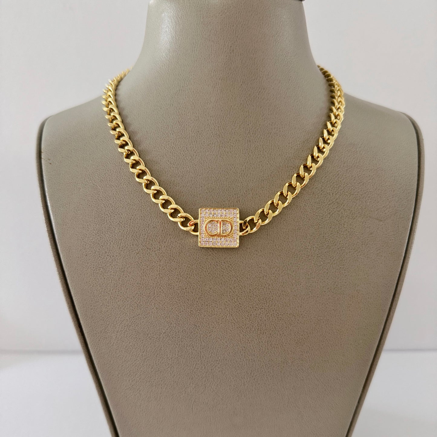 SQUARE CRYSTAL NECKLACE - MARO JEWELRY