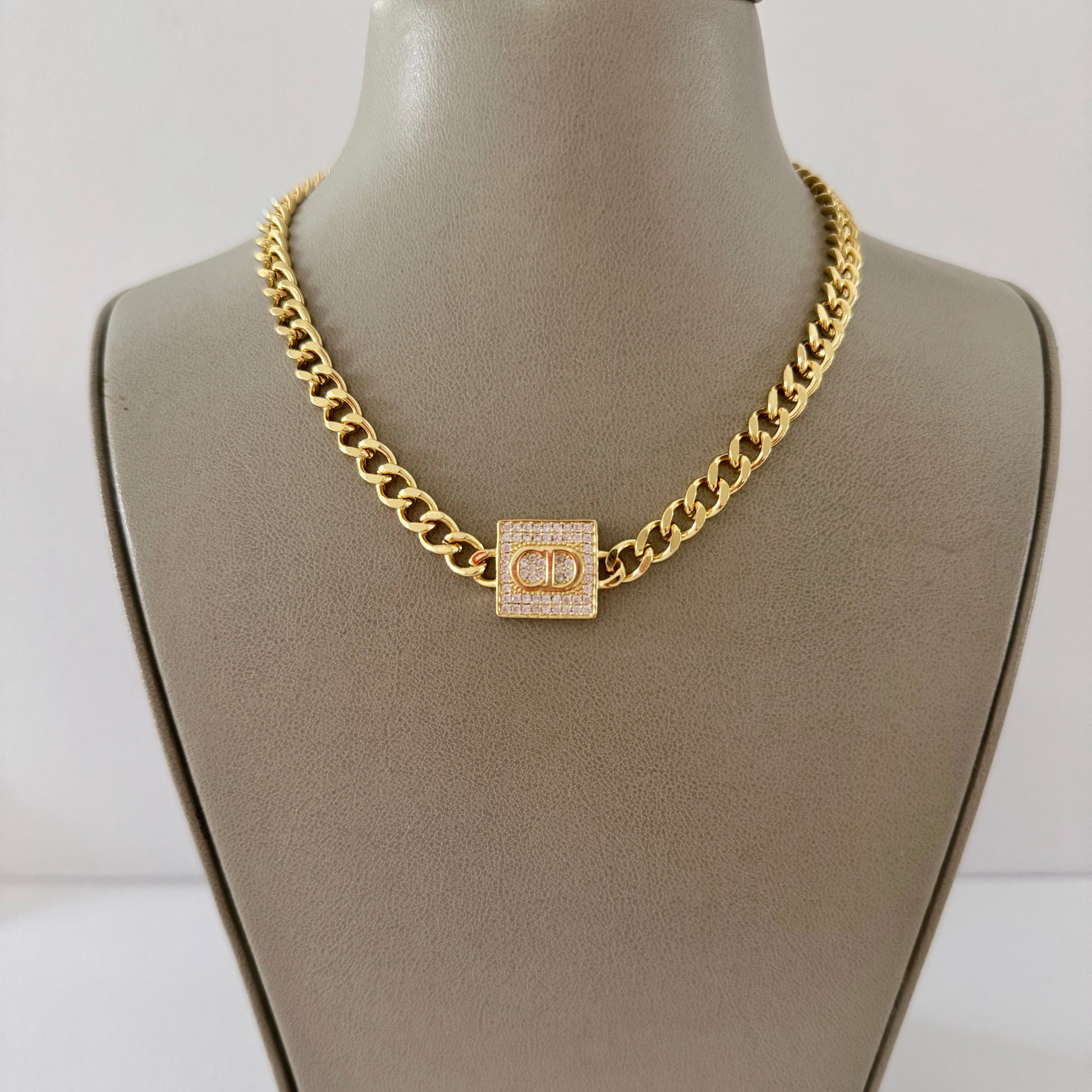 SQUARE CRYSTAL NECKLACE - MARO JEWELRY