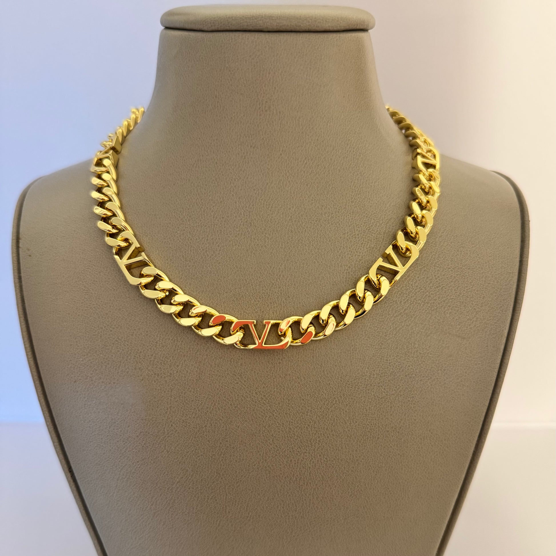 V gold necklace - MARO JEWELRY