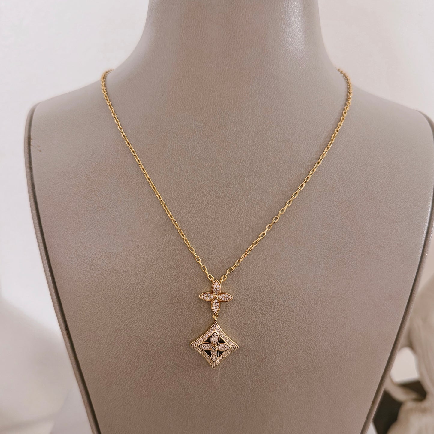 BLOSSOM GOLD NECKLACE - MARO JEWELRY