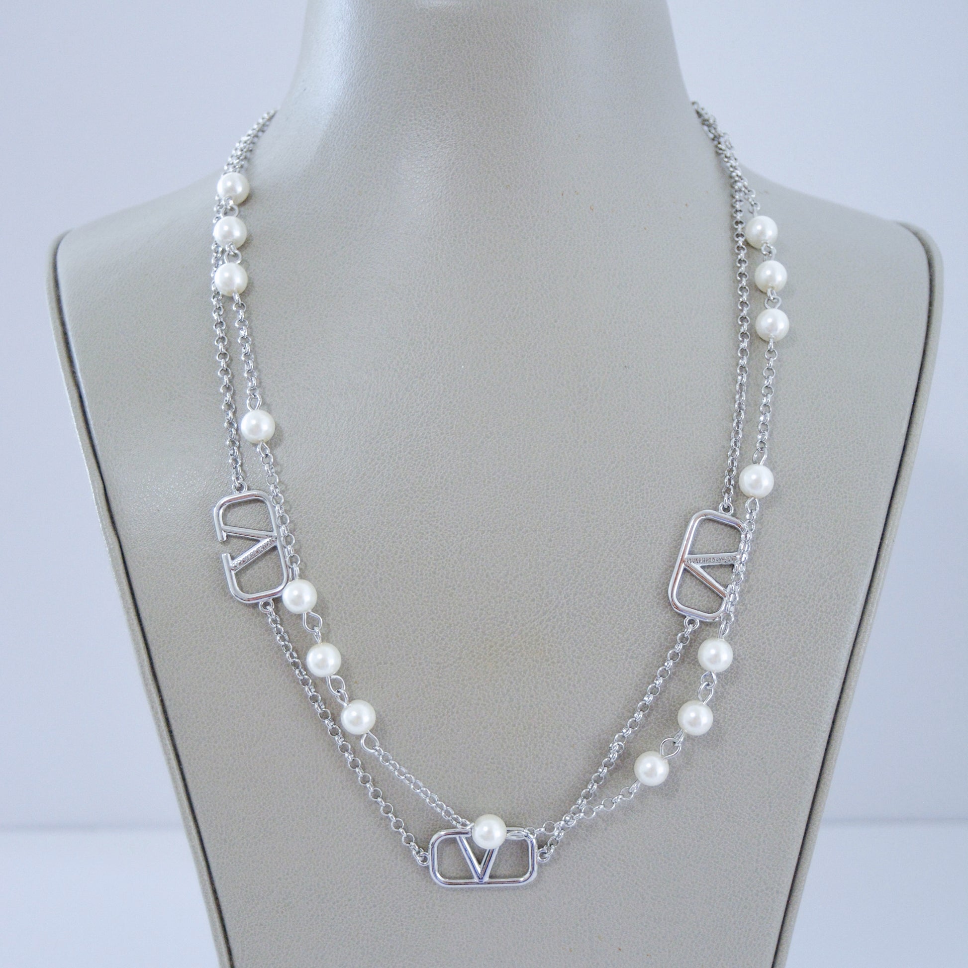 V Silver Necklace - MARO JEWELRY