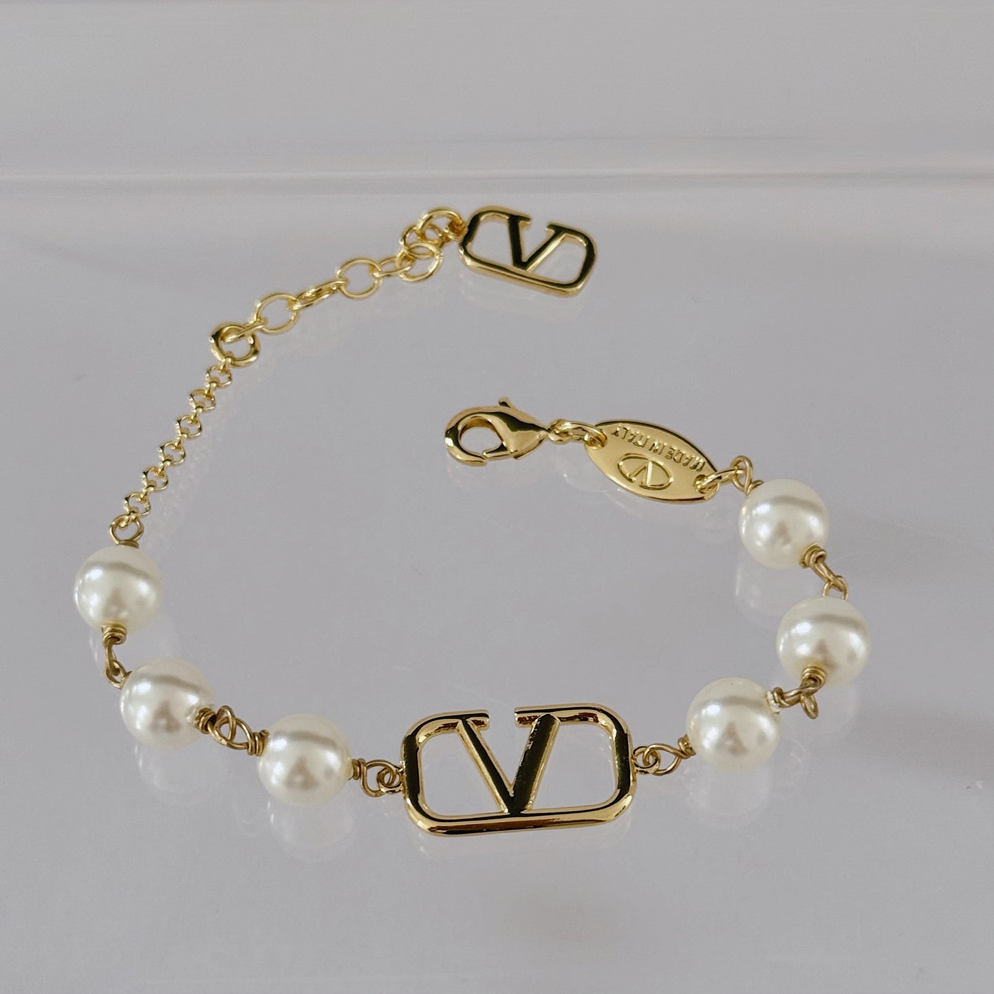 V Pearl Bracelet - MARO JEWELRY