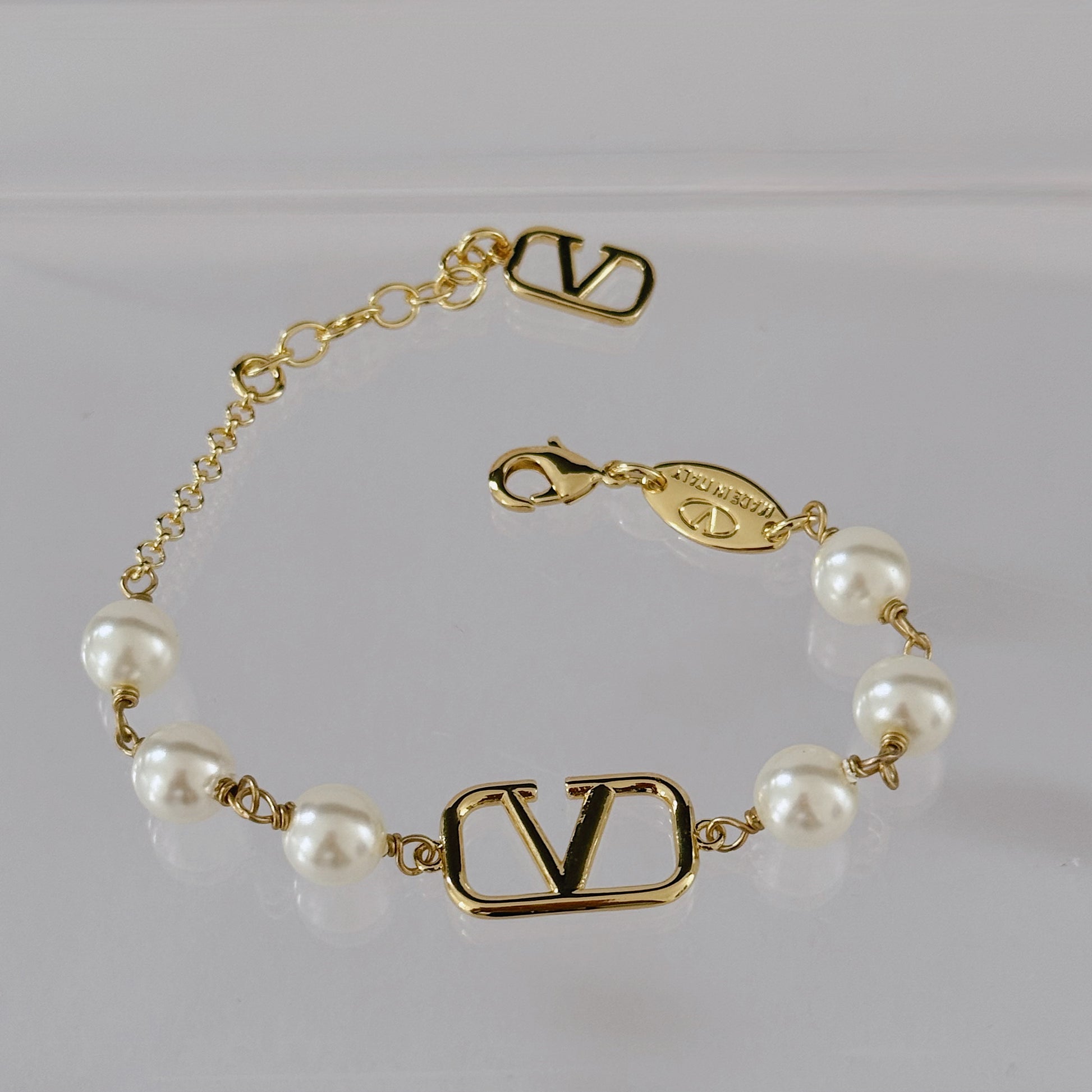 V Pearl Bracelet - MARO JEWELRY
