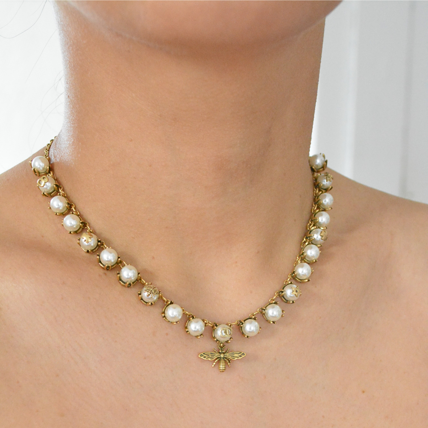 Collar de abeja vintage