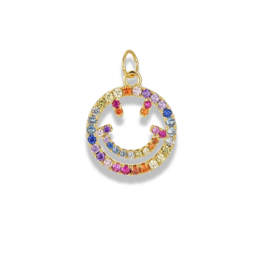 Dije de carita sonriente abierta delineada con piedras de colores del arco iris y una anilla de tono dorado