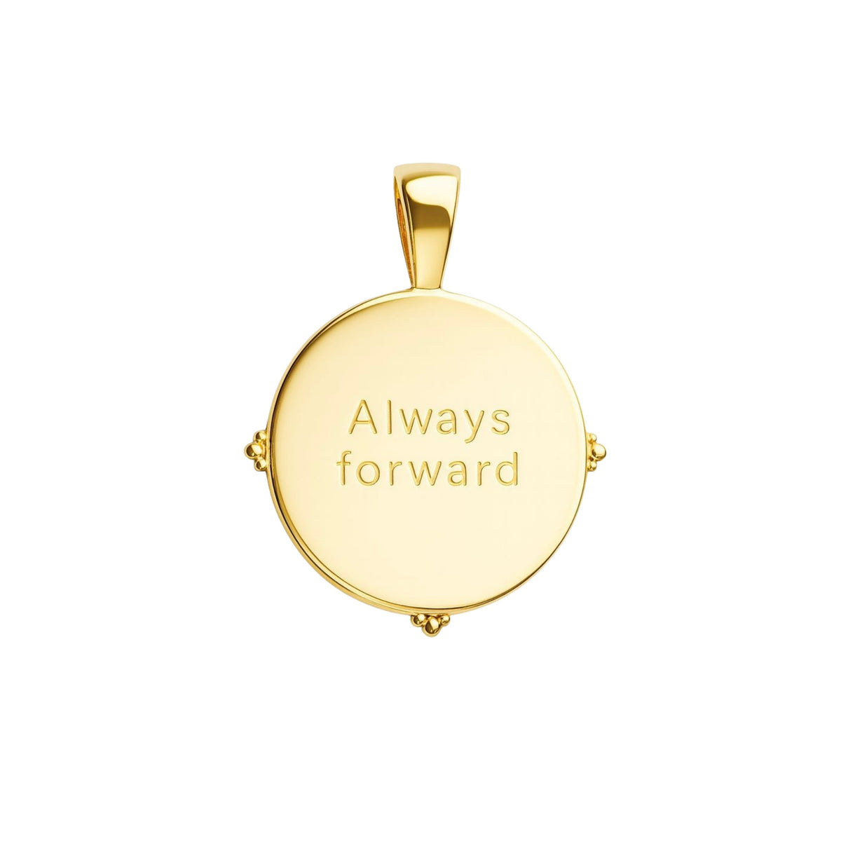 Reverso del dije de medallón redondo de tono dorado, grabado con las palabras Always forward