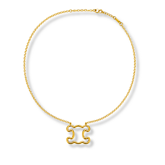 Collar de cadena muy fina en tono dorado con un colgante redondeado de contorno abierto en el centro, sobre fondo blanco