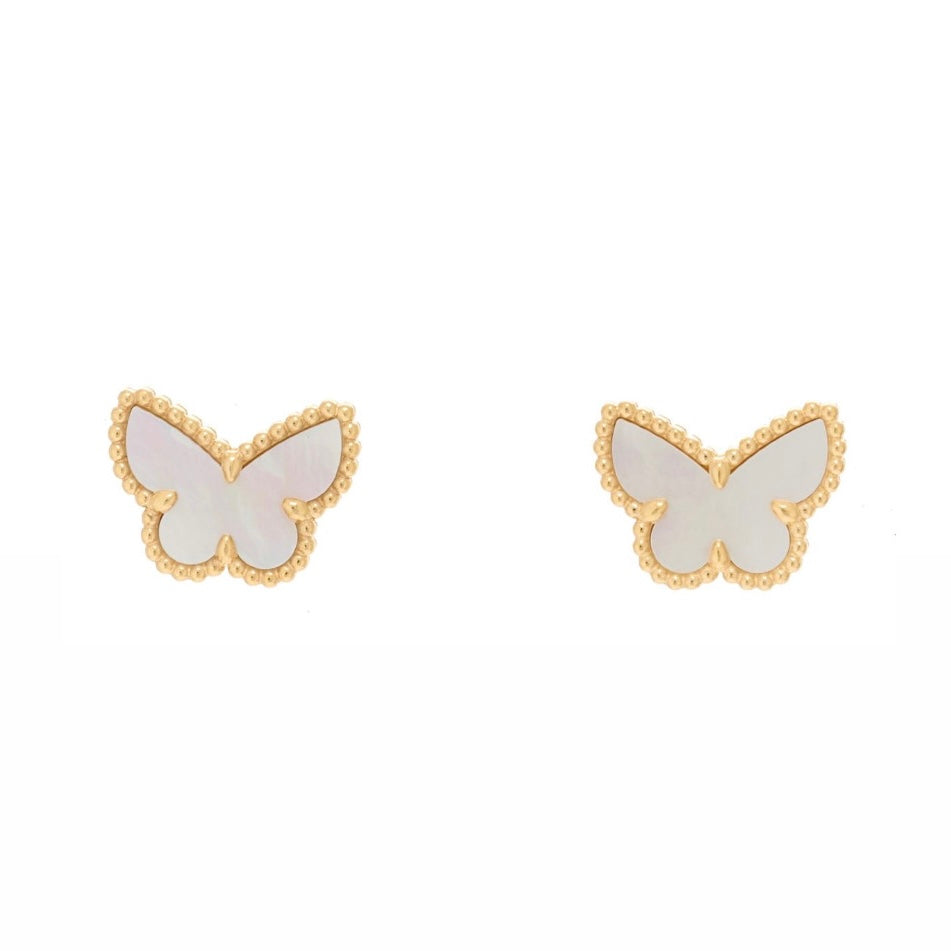 Pendientes de oro con motivo floral (trébol) de madreperla blanca y borde perlado. Joyería elegante y fina para mujer.