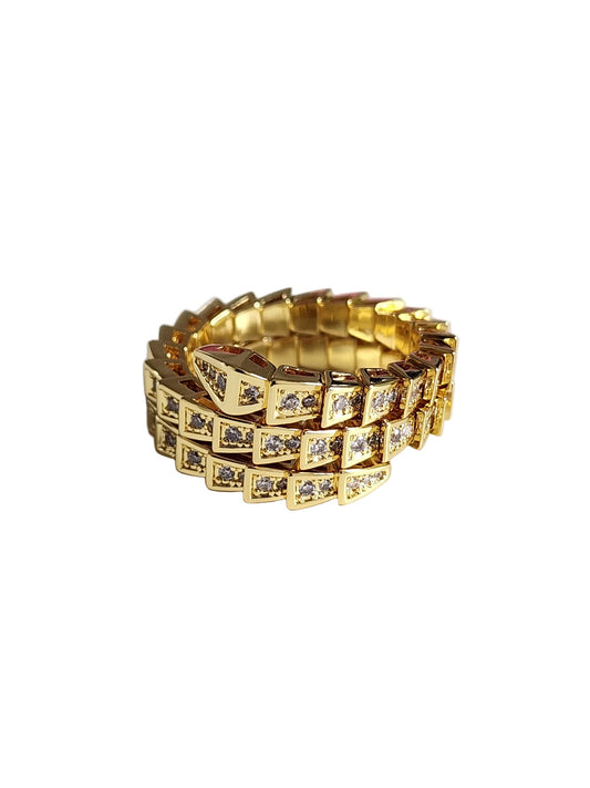 Serpenti Gold Ring lifestyle detail by MARO
